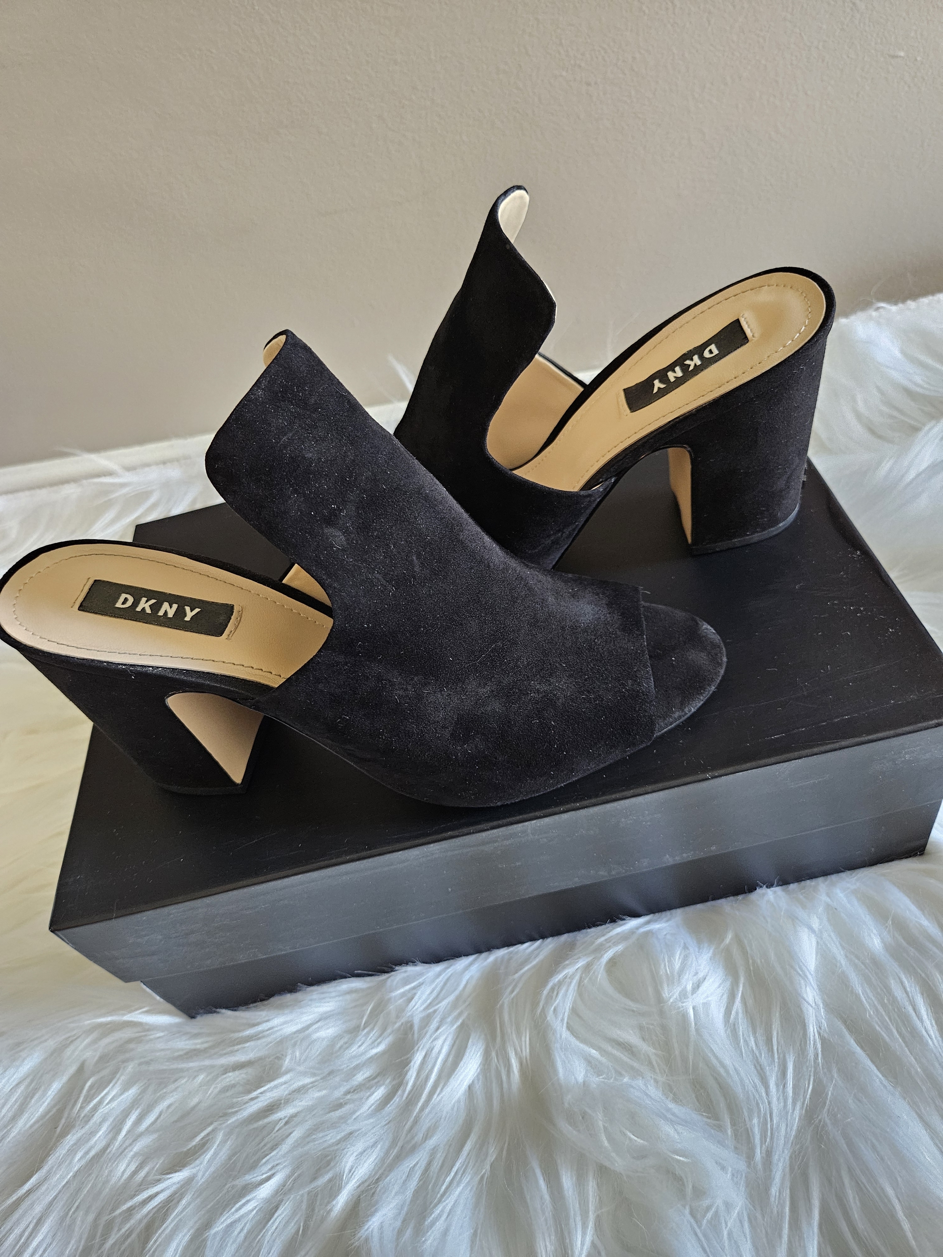 Dkny Black Suede Open-Toe Block Heel Mules-Sz 8.5 Euc